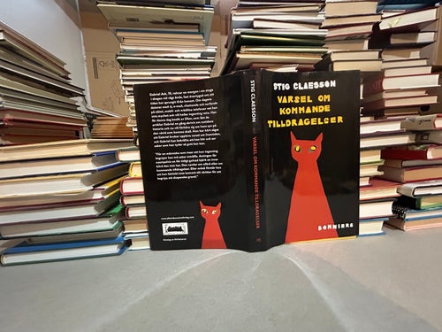 Varsel om kommande tilldragelser av Stig Claesson. Bok. Very Fine plus