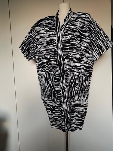 Svart, vit kimono