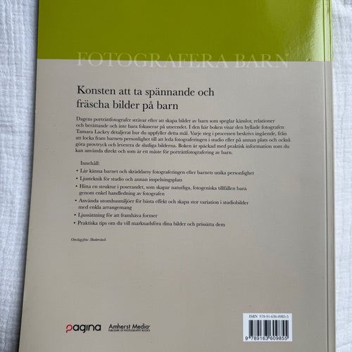 FOTOGRAFERA BARN av Tamara Lackey