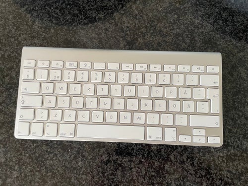 Apple trådlöst tangentbord A1314 (säljs som defekt -läs hela annonsen innan bud)