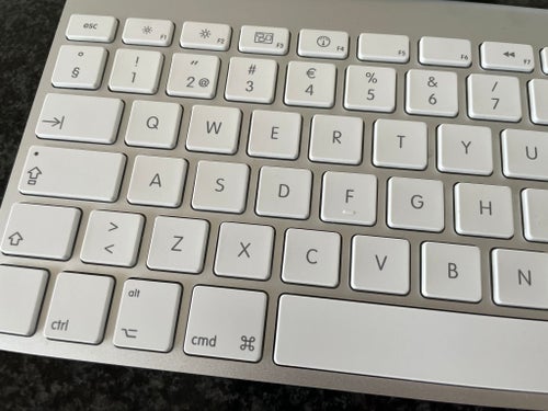 Apple trådlöst tangentbord A1314 (säljs som defekt -läs hela annonsen innan bud)