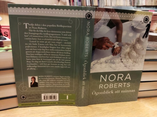 Ögonblick att minnas av Nora Roberts. Bok. Very Good plus