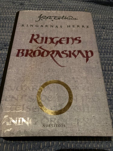 Ringens brödraskap / J.R.R.Tolkien