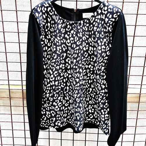 " Numph " Svart & vitt tröja blus str. 40 i 100 % polyester Made in Danmark
