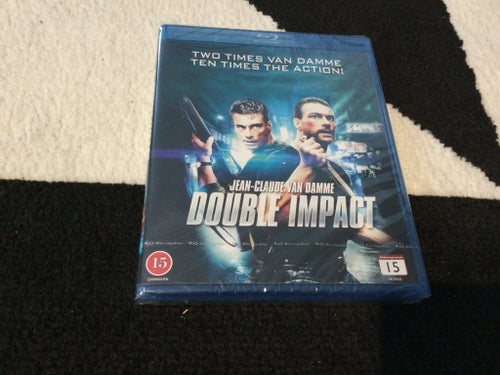 Double Impact (Ny i Plast)(Sv Text)