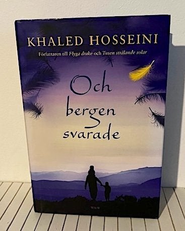 OCH BERGEN SVARADE av Khaled Hosseini - inbunden
