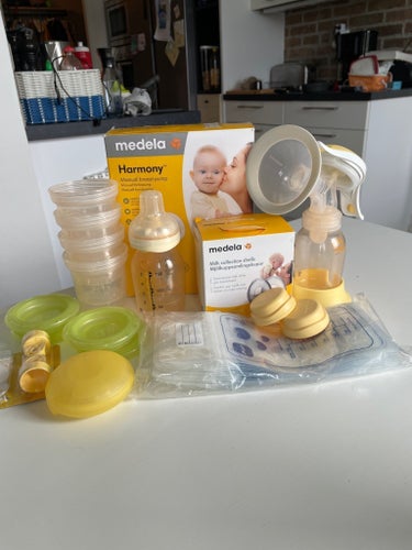 Medela Harmony bröstpump med tillbehör