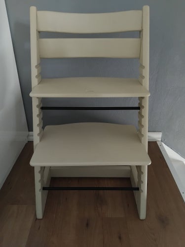 Stokke Tripp Trapp barnstol beige målad, äldre modellen