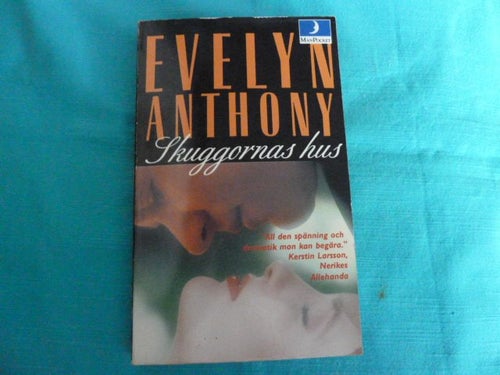 SKUGGORNAS HUS, EVELYN ANTHONY, BOK, BÖCKER