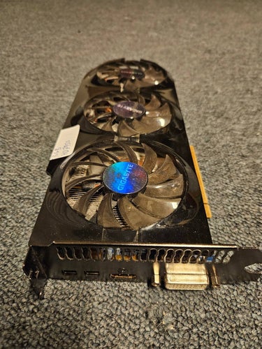 3GB GDDR5 AMD Radeon HD 7950