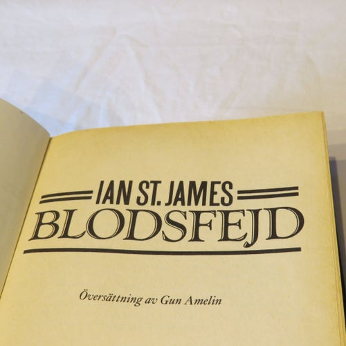 Blodsfejd av IAN ST. JAMES