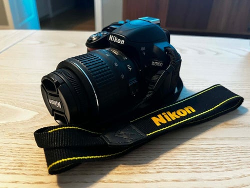 Nikon D3100 systemkamera med AF-S DX Nikkor 18-55mm objektiv