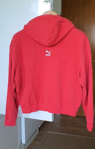 Puma röd hoodie, storlek S