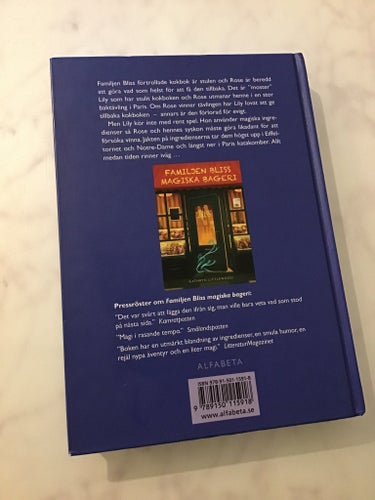 Familjen Bliss och den förtrollade kokboken av Kathyrn Littlewood, 2013