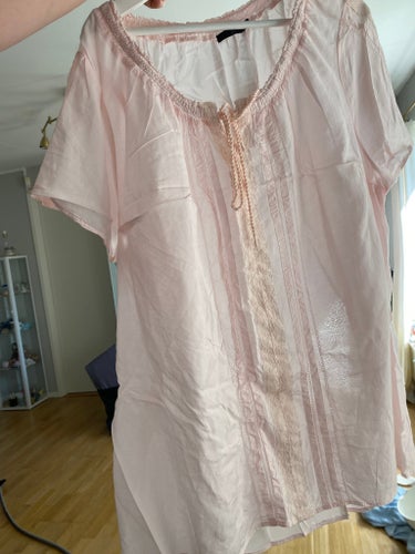 Rosa blus Åhléns 52