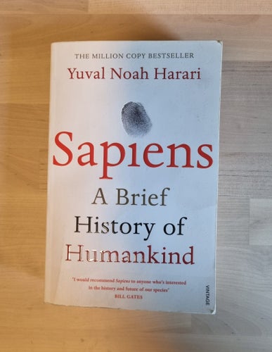 Sapiens: A Brief History of Humankind av Yuval Noah Harari, 2014 (ENGELSKA)