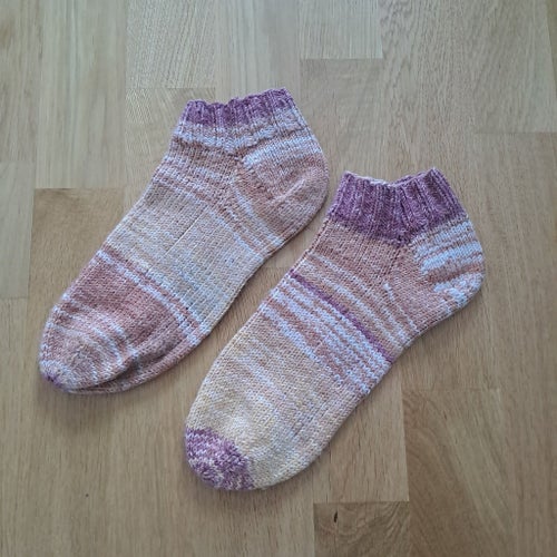 Handstickade sockor