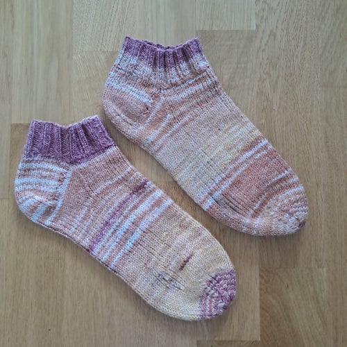 Handstickade sockor