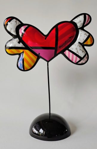 "Flying Heart" av den brasilianske konstnären Romero Britto.