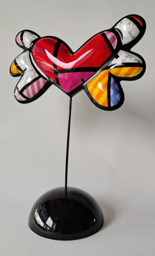 "Flying Heart" av den brasilianske konstnären Romero Britto.