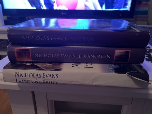 Nicholas Evans - Klyftan, Eldfångaren, I Vargars Närhet - Samling