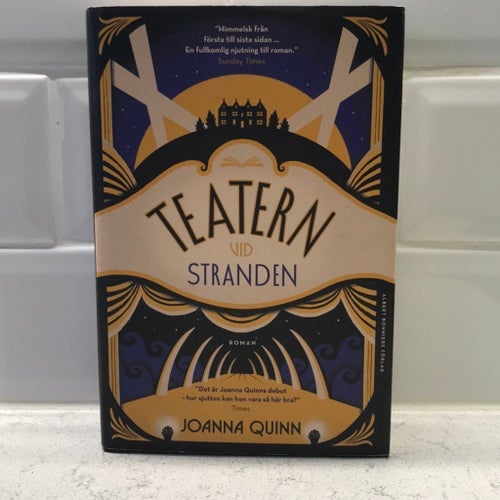Teatern vid stranden av Joanna Quinn (2022)