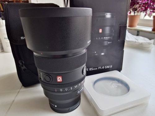 Sony FE 85 1.4 GM II - Objektiv i nyskick.