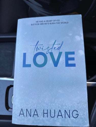 Twisted Love av Ana Huang pocket