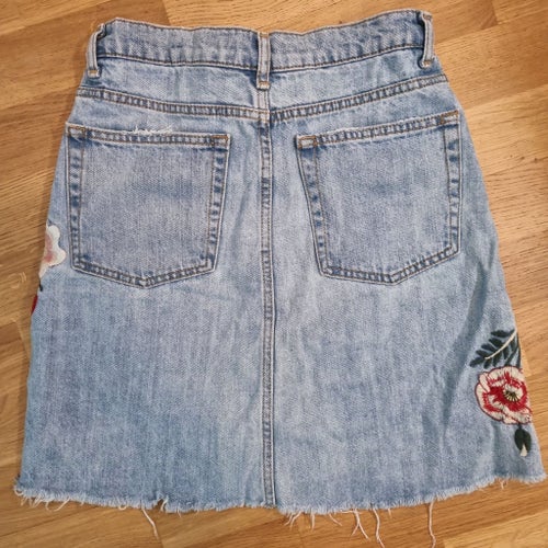 Broderad jeanskjol, ZARA, storlek XS