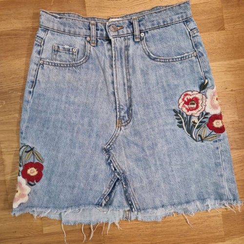 Broderad jeanskjol, ZARA, storlek XS