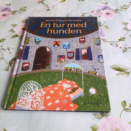 En tur med hunden av Bente Olesen Nyström, 2021