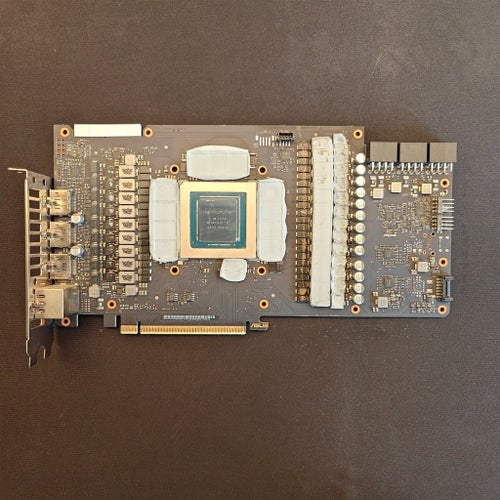ASUS ROG Strix GeForce RTX 3090 OC White Edition + EKWB vattenblock + backplate