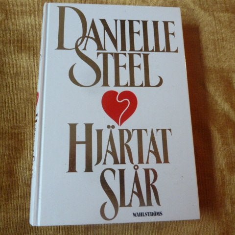 HJÄRTAT SLÅR, D. STEEL, 1993, BÖCKER