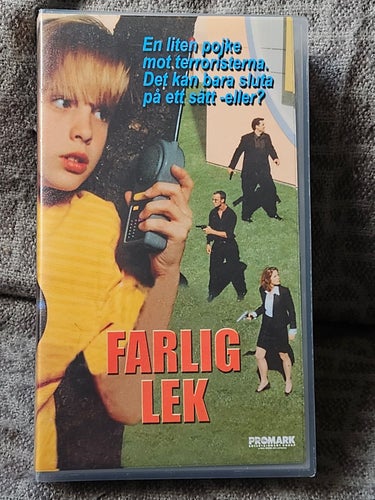 FARLIG LEK - SVENSK TEXT - VHS .