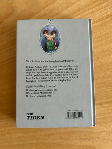 Magikerns hus: Den hemliga trappan av William Corlett, 2005