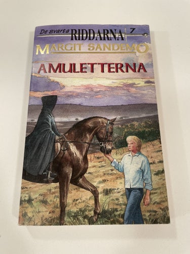 Amuletterna | Margit Sandemo | De svarta riddarna | Pocket