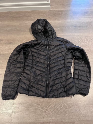 Sail Racing svart dunjacka, storlek SMALL
