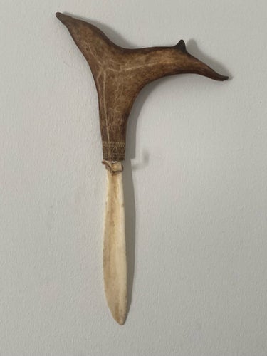 Handgjord kniv av djurben & horn