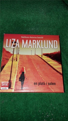 ljudbok..Lisa Marklund.. ...EN PLATS I SOLEN...(B).