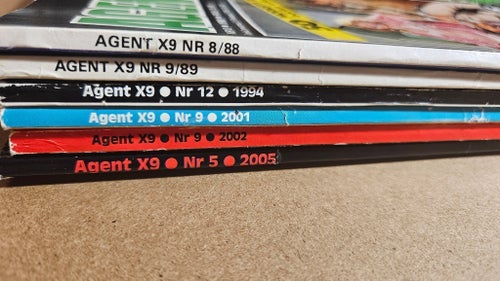 Parti av Agent X9 och James Bond tidningar