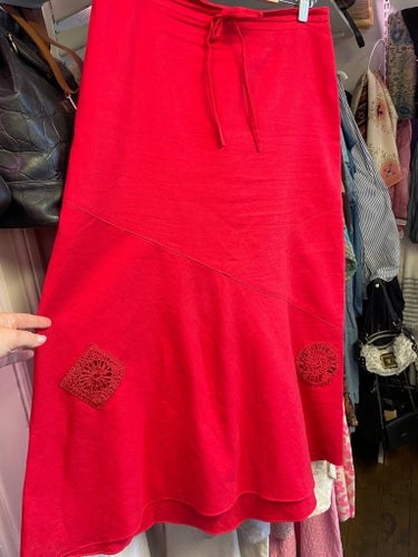 Linne Maxi kjol, Cut Outs, Broderi. Klarröd. storlek 42