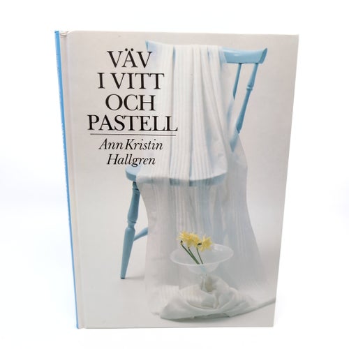 Väv i vitt och pastell av Ann-Kristin Hallgren