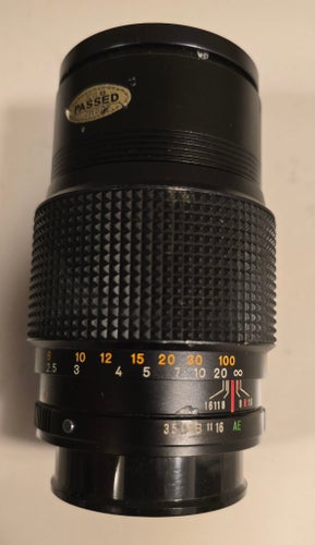 Ett gediget och välbyggt teleobjektiv i metall: Konica Hexar AR 135mm f/3