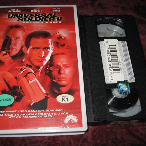 UNIVERSAL SOLDIER 2 BROTHERS IN ARMS(MATT BATTAGLIA,JEFF WINCOTT,GARY BUSEY) VHS