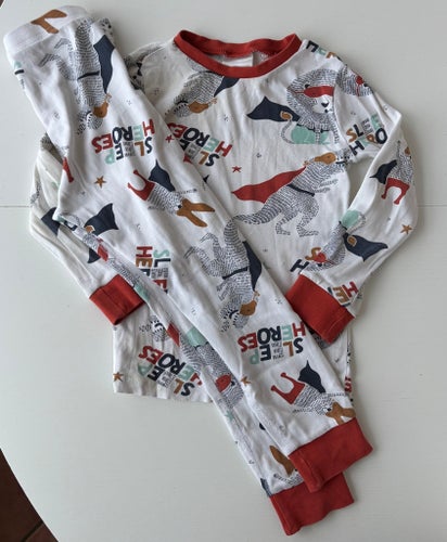 Pyjamas djur storlek 110/116 H&M