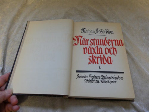 När stunderna växla och skrida I. av Nathan Söderblom