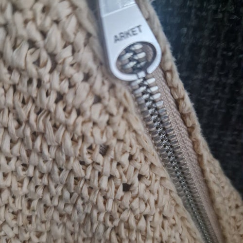 ARKET Axelremsväska i beige