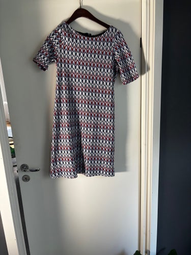Esprit mönstrad klänning