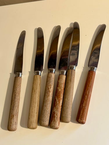 6 st knivar med trähandtag