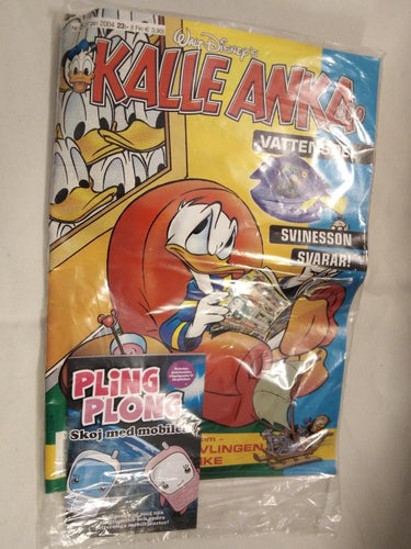 Kalle Anka & Co 2004 nr 5. inplastad. med leksak Vattenspel. Ringsignaler mobil